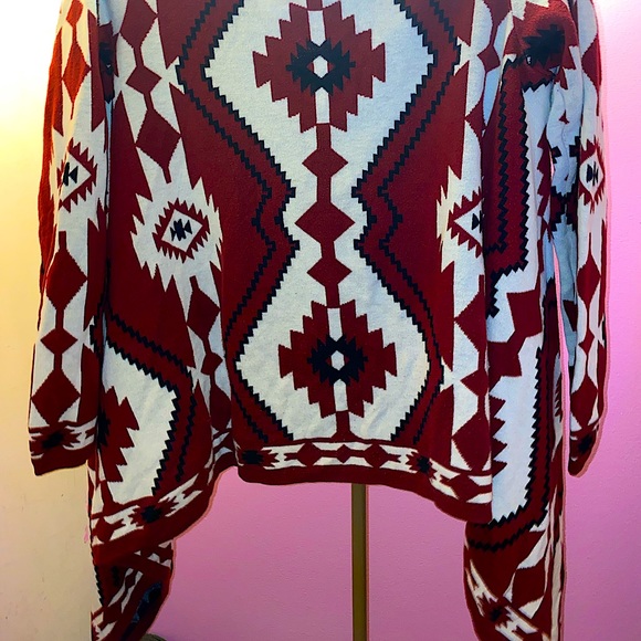 2 H&M sweaters with unique patterns - Picture 4 of 5